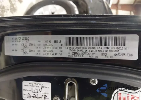 2017 Ram 1500 Slt 4X2 6'4 Box z USA, uszkodzony, nr VIN 1C6RR6GG4HS722792